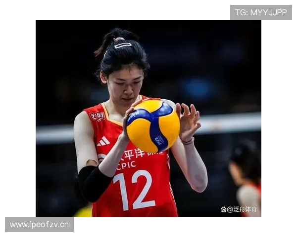 李盈莹随手买的包能盖掉我三年房租